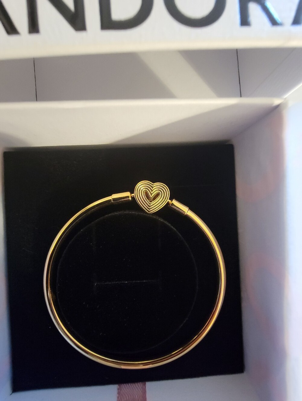 Pandora Radiating Heart Clasp Bangle - Picture 3 of 4